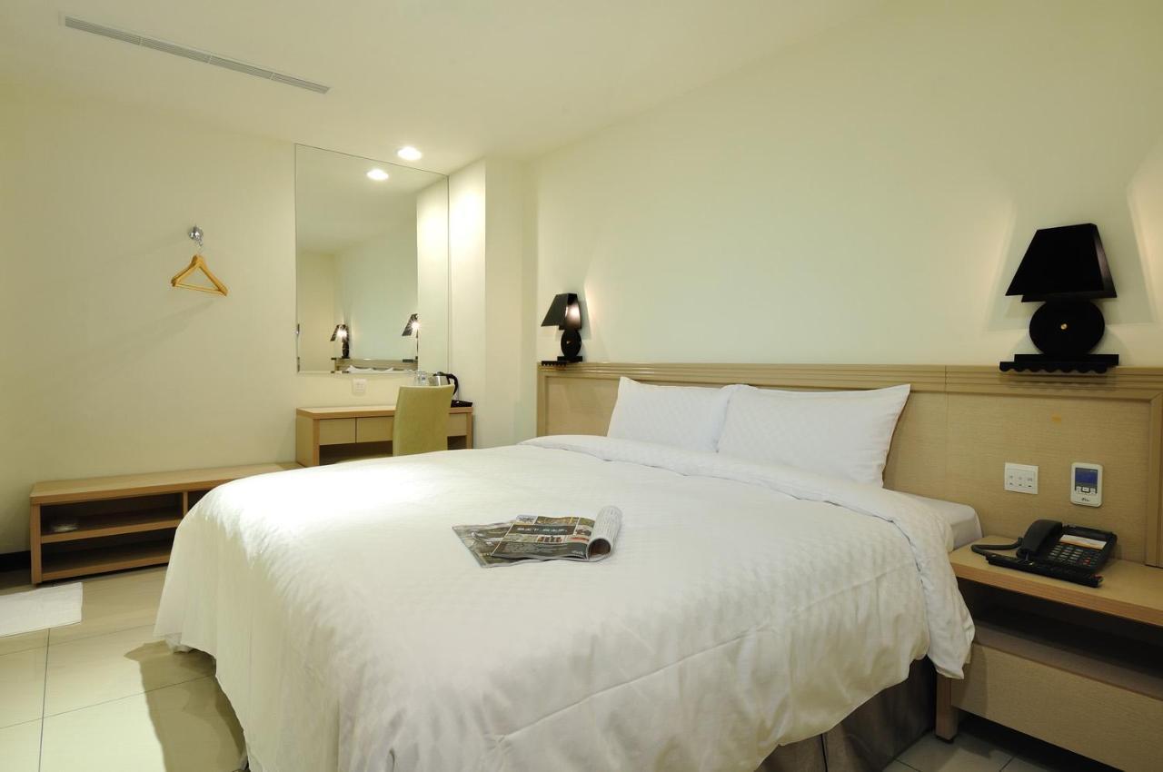 บราโว โฮเต็ล Hotel ไถจง ภายนอก รูปภาพ