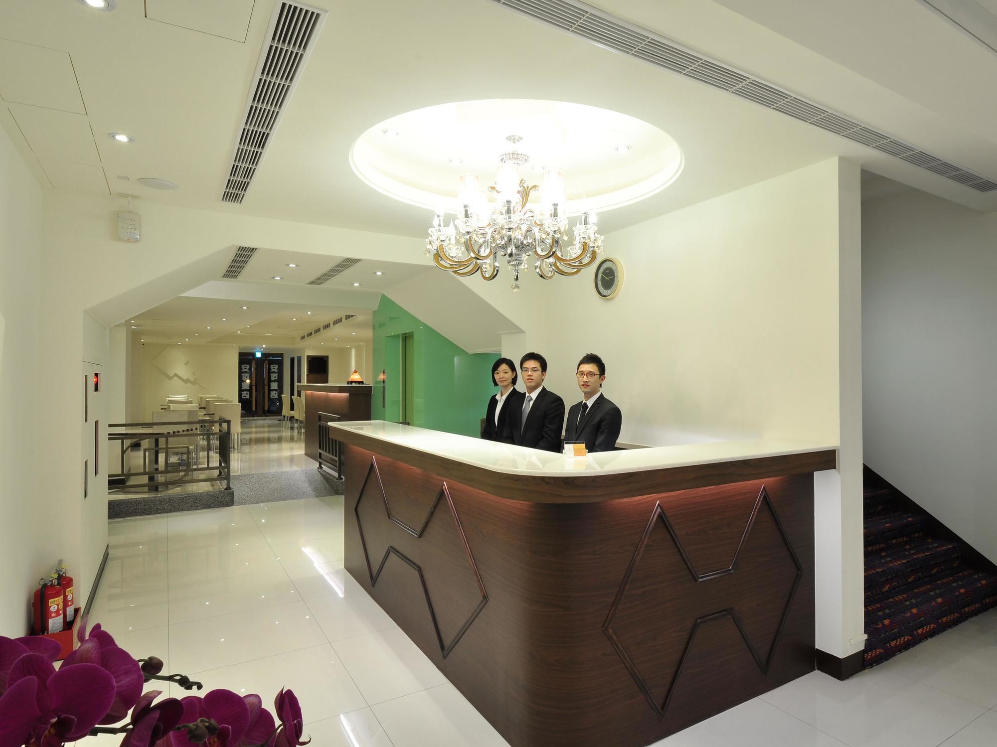 บราโว โฮเต็ล Hotel ไถจง ภายนอก รูปภาพ