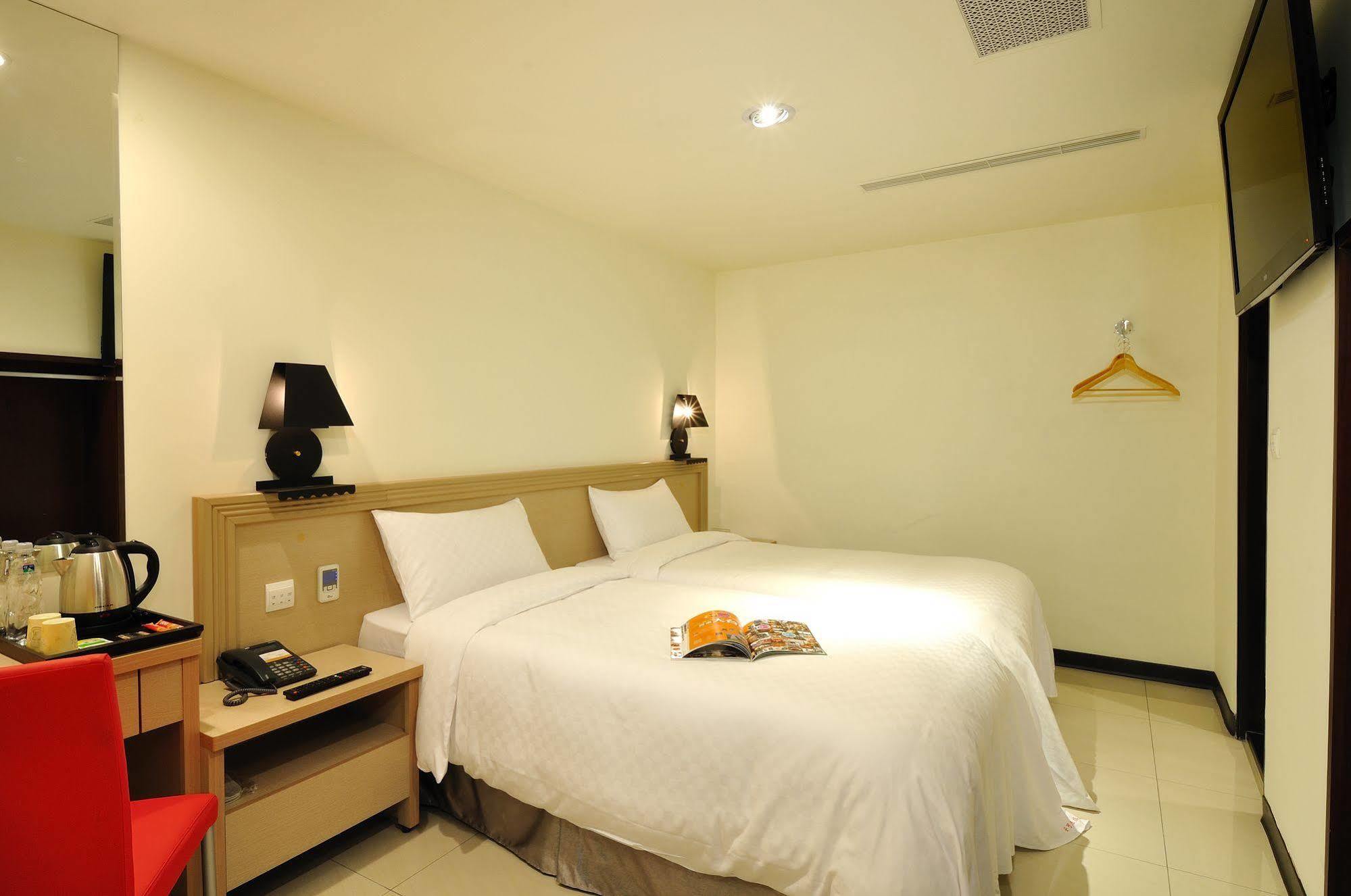 บราโว โฮเต็ล Hotel ไถจง ภายนอก รูปภาพ