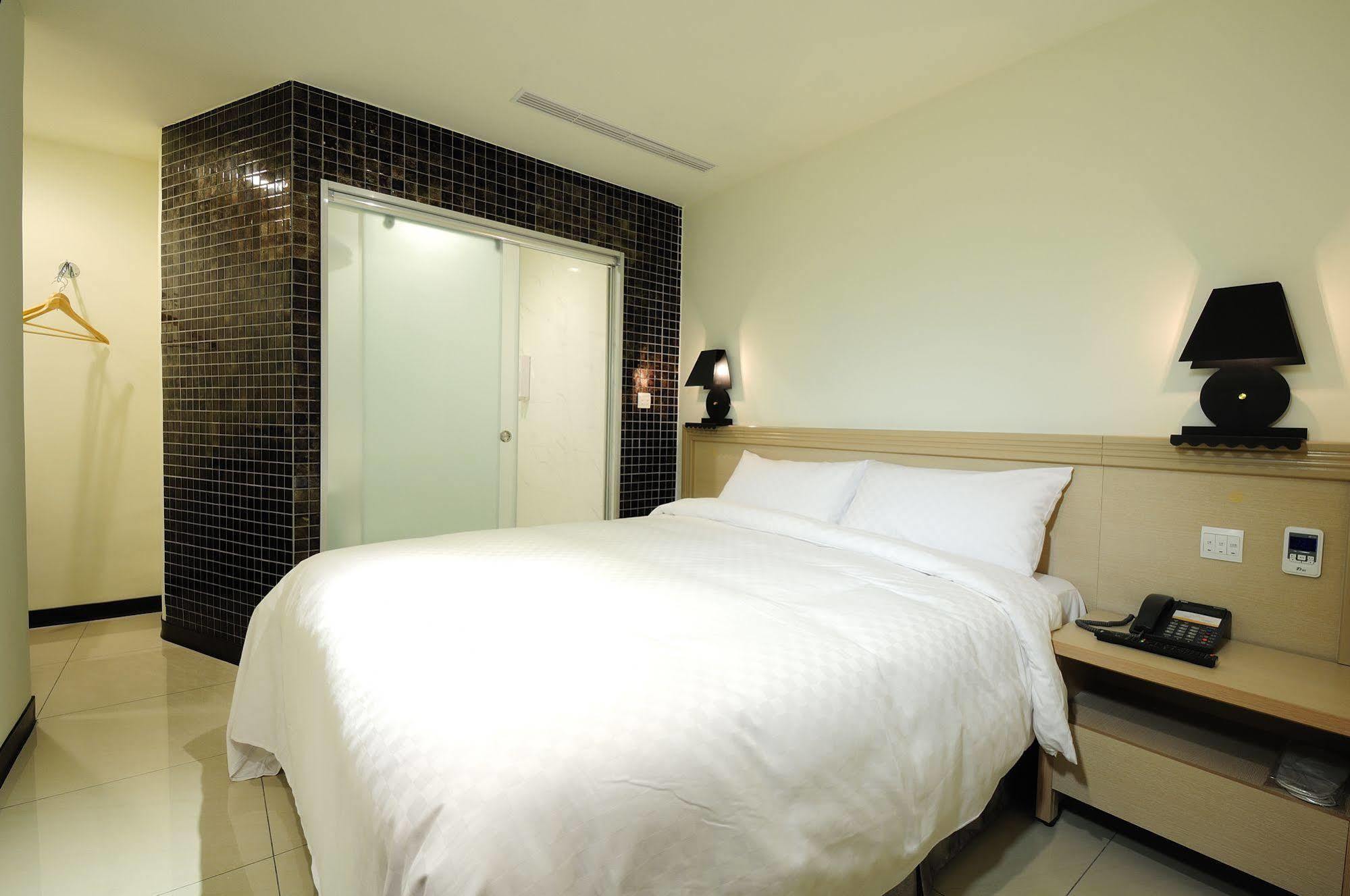 บราโว โฮเต็ล Hotel ไถจง ภายนอก รูปภาพ