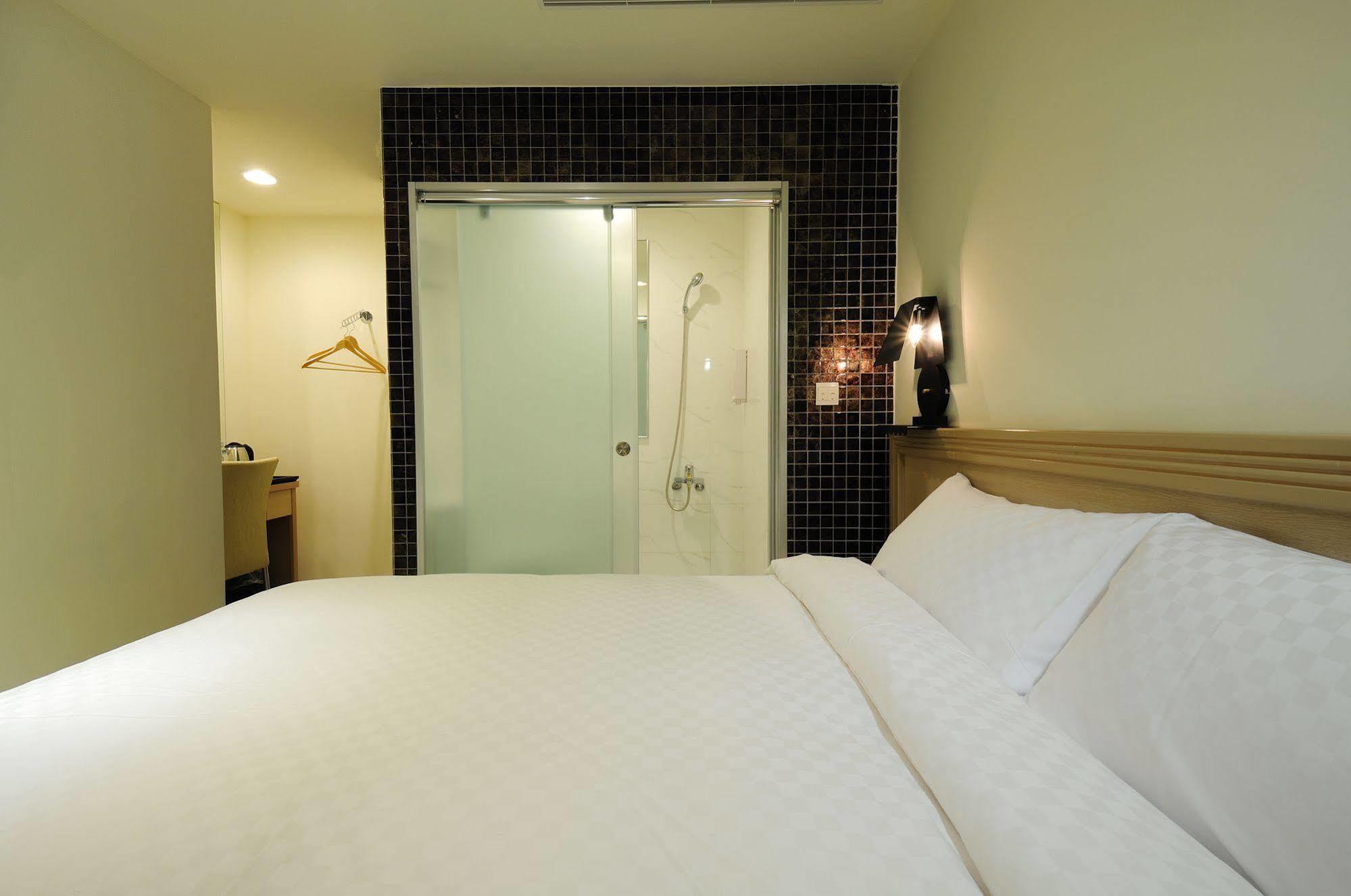 บราโว โฮเต็ล Hotel ไถจง ภายนอก รูปภาพ